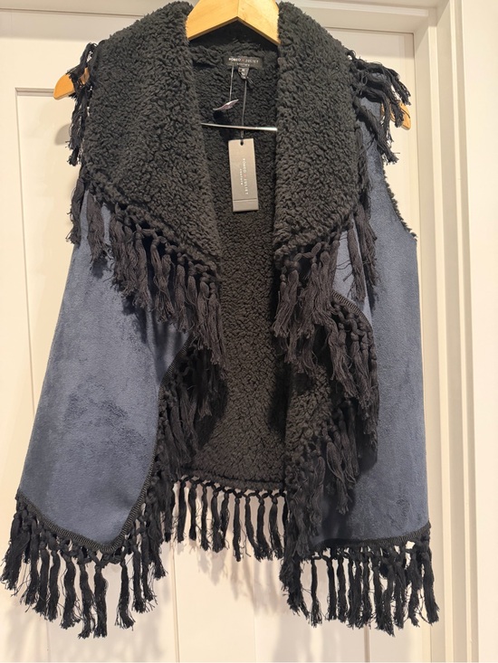 Romeo & Juliet Couture Jackets & Blazers - NWT ROMEO AND JULIET Striped & Stitched Fringe FAUX Sherpa Vest - Black
